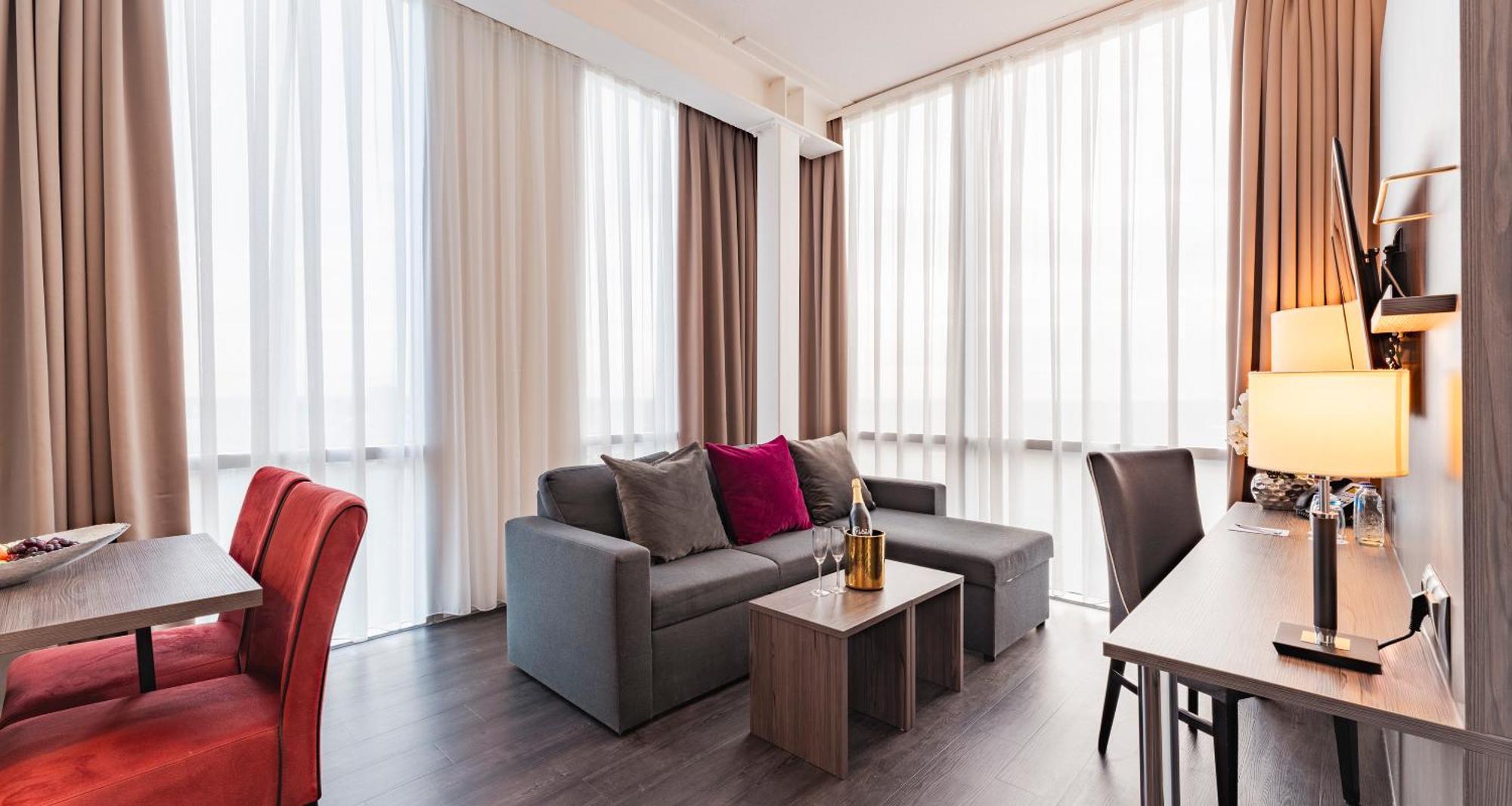 Plaza Premium Алмере Екстер'єр фото