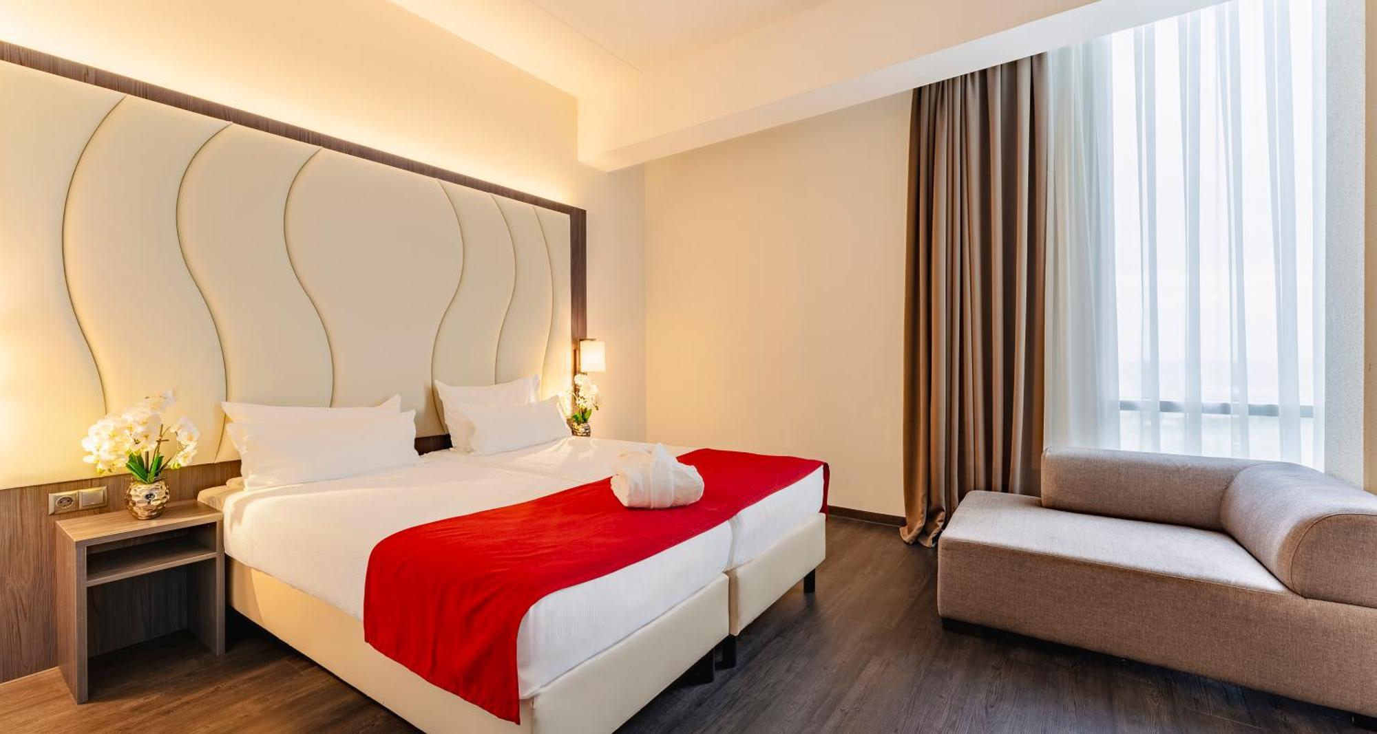 Plaza Premium Алмере Екстер'єр фото
