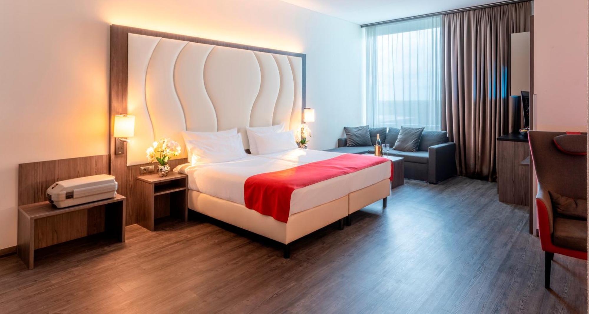 Plaza Premium Алмере Екстер'єр фото