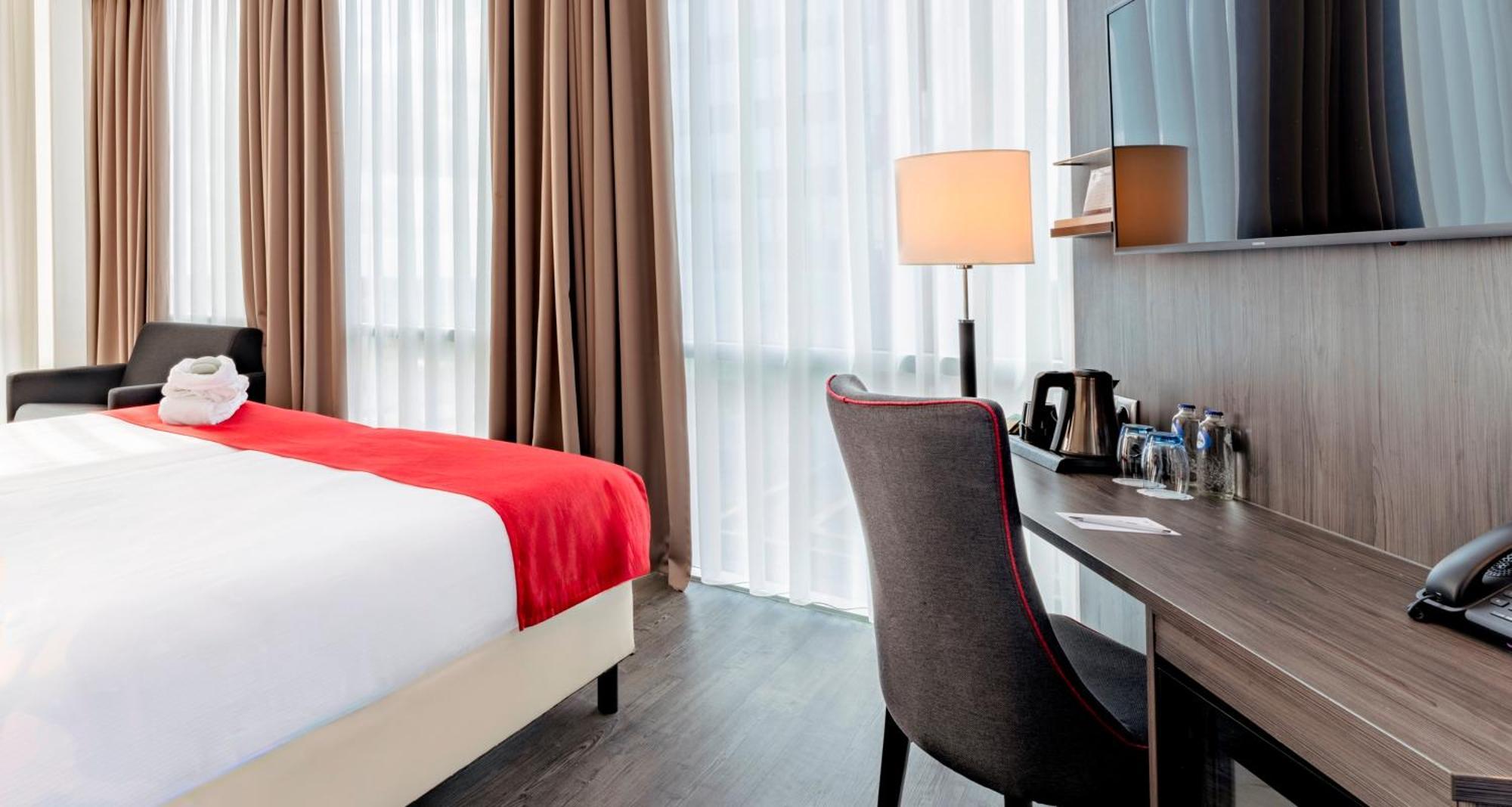 Plaza Premium Алмере Екстер'єр фото